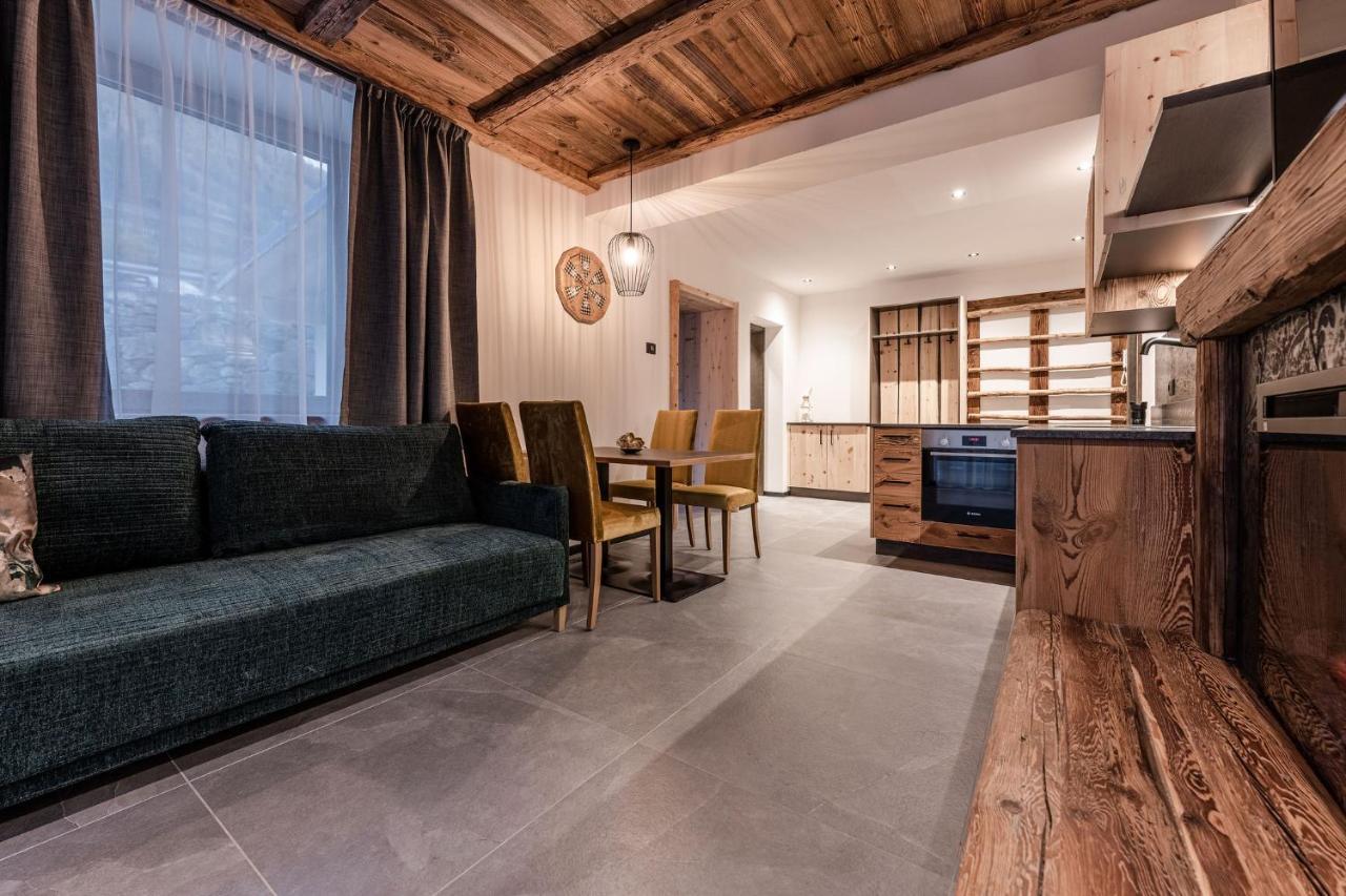 Malè Nidaris - Luxury Private Spa Suites מראה חיצוני תמונה